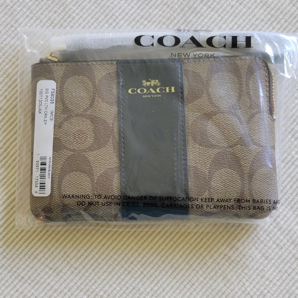 NWT Coach Signature corner zip